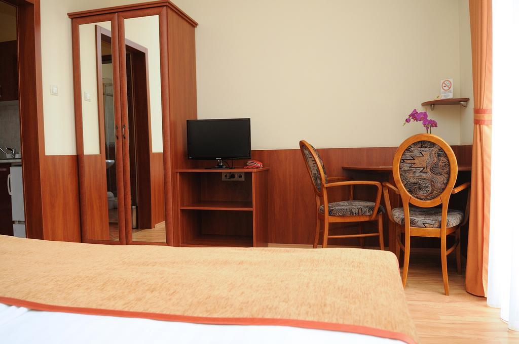 Apartman Bella Hotel Σίοφοκ Δωμάτιο φωτογραφία
